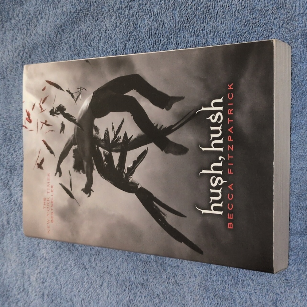 Becca Fitzpatrick hush, hush Paperback Book Copyright 2009